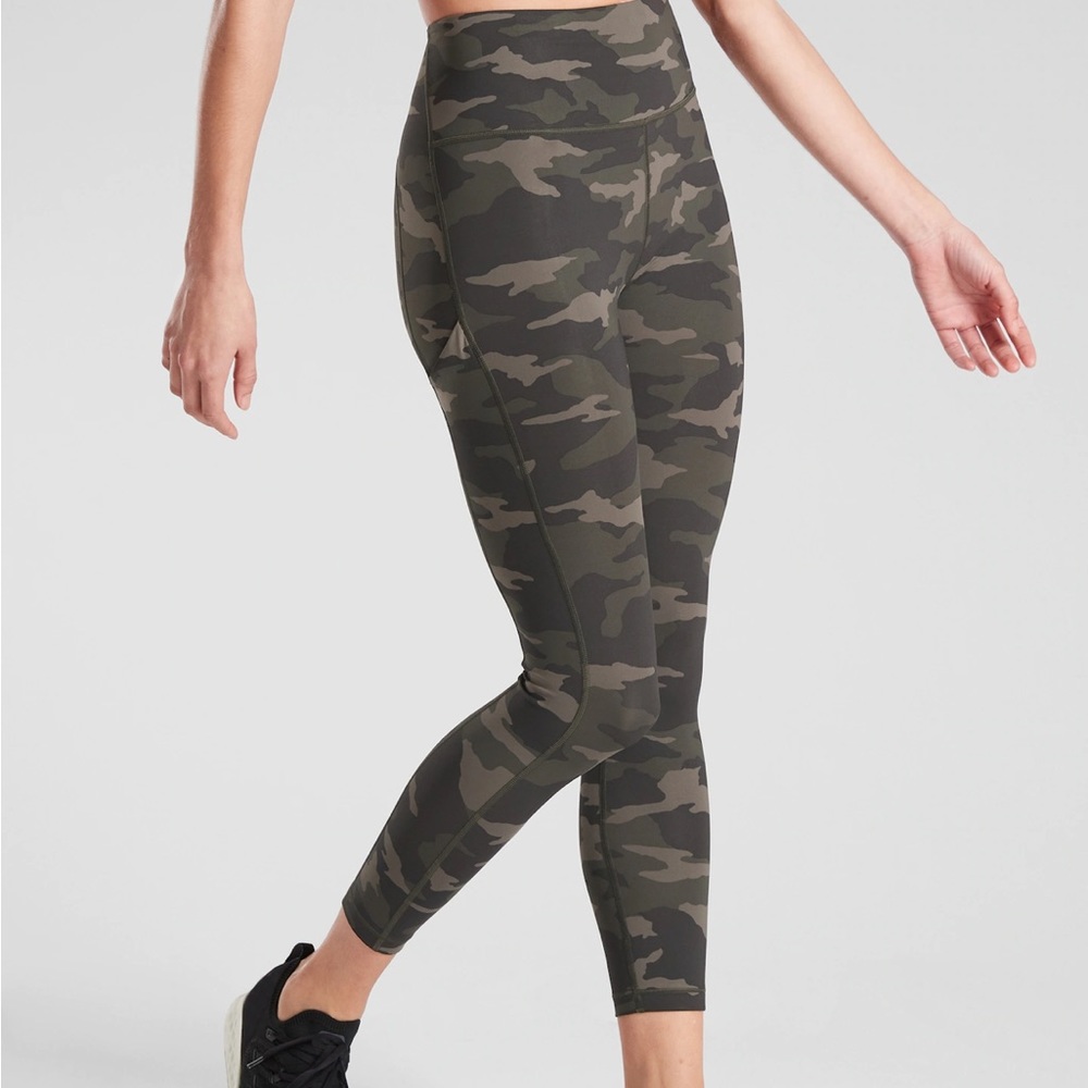 Athleta Ultimate Stash Pocket Camo 7/8 Tight Olive